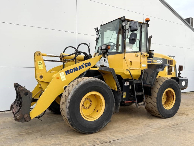 Komatsu WA250-5 - Dutch Machine / 3rd Function / Auto Lube - Utovarivač točkaš: slika 2 Komatsu WA250-5 - Dutch Machine / 3rd Function / Auto Lube - Utovarivač točkaš: slika 2