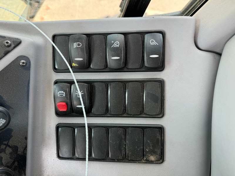 Grejder Volvo G970 - 3 Tine Ripper / EPA Certified: slika 18