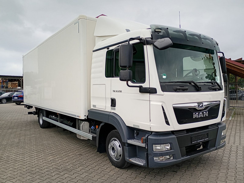 MAN 12.250 Koffer 4X2 Euro6 LBW AHK (35) - Kamion sa zatvorenim sandukom: slika 2 MAN 12.250 Koffer 4X2 Euro6 LBW AHK (35) - Kamion sa zatvorenim sandukom: slika 2