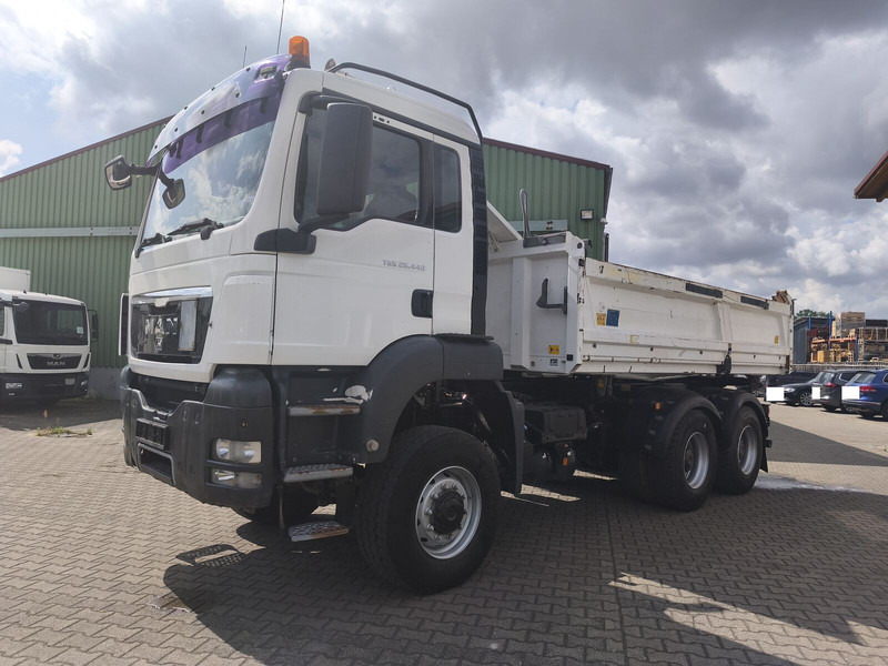 MAN MAN TGS 26.440 Kipper 6x6 Bordmatik Rollplane AHK Euro 5 - Istovarivač: slika 3 MAN MAN TGS 26.440 Kipper 6x6 Bordmatik Rollplane AHK Euro 5 - Istovarivač: slika 3