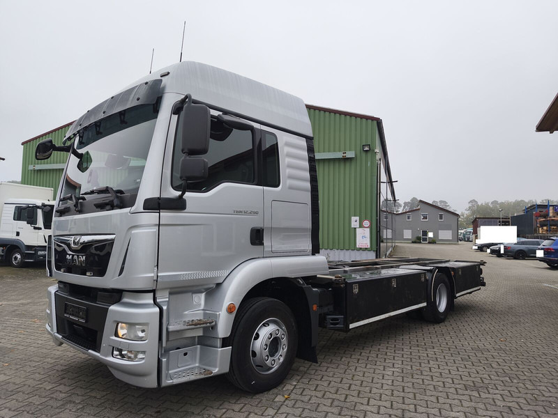 MAN TGM 12.290 BDF Euro 6 4x2 AHK (36) - Kamion sa golom šasijom i zatvorenom kabinom: slika 1 MAN TGM 12.290 BDF Euro 6 4x2 AHK (36) - Kamion sa golom šasijom i zatvorenom kabinom: slika 1