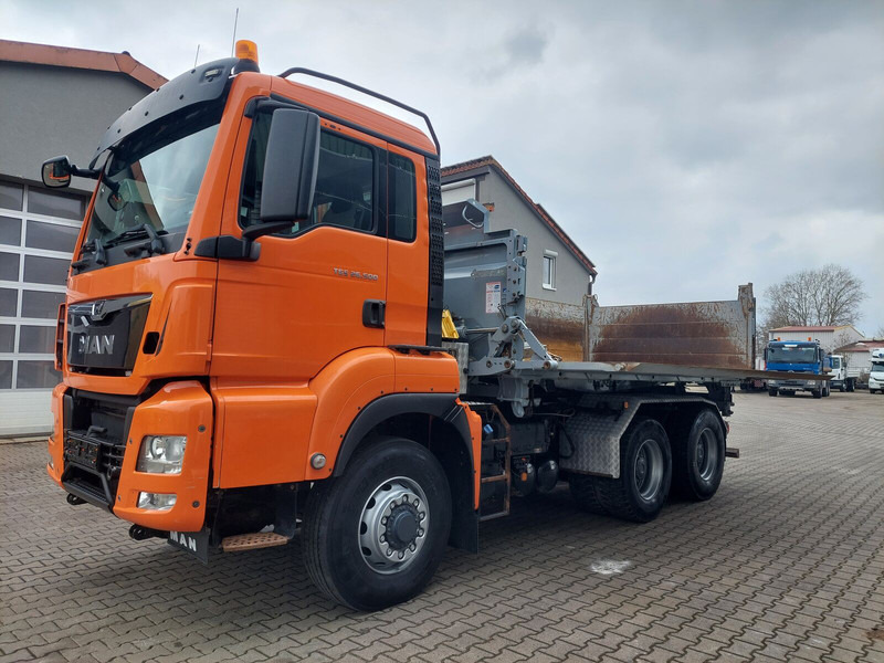 MAN TGS 26.500 Hydrodrive Schwarzmüller Wechselsystem SZM - Istovarivač: slika 1 MAN TGS 26.500 Hydrodrive Schwarzmüller Wechselsystem SZM - Istovarivač: slika 1