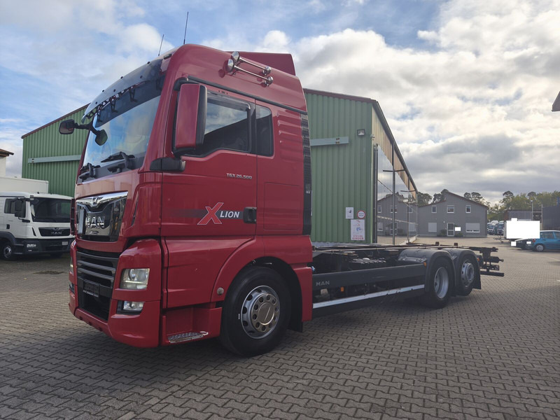 MAN TGX 26.500 BDF 6x2 Euro 6 Standard Lift+Lenk (29) - Kamion sa golom šasijom i zatvorenom kabinom: slika 1 MAN TGX 26.500 BDF 6x2 Euro 6 Standard Lift+Lenk (29) - Kamion sa golom šasijom i zatvorenom kabinom: slika 1