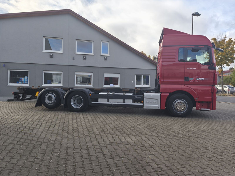 MAN TGX 26.500 BDF 6x2 Euro 6 Standard Lift+Lenk (29) - Kamion sa golom šasijom i zatvorenom kabinom: slika 4 MAN TGX 26.500 BDF 6x2 Euro 6 Standard Lift+Lenk (29) - Kamion sa golom šasijom i zatvorenom kabinom: slika 4