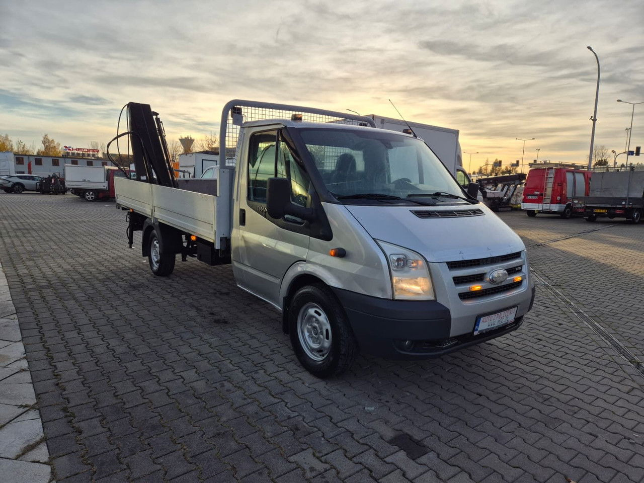 Ford Transit 350 2.4 TDCi / HDS Hiab / 1 Owner / Serviced - Dostavno vozilo s ravnom platformom: slika 4 Ford Transit 350 2.4 TDCi / HDS Hiab / 1 Owner / Serviced - Dostavno vozilo s ravnom platformom: slika 4