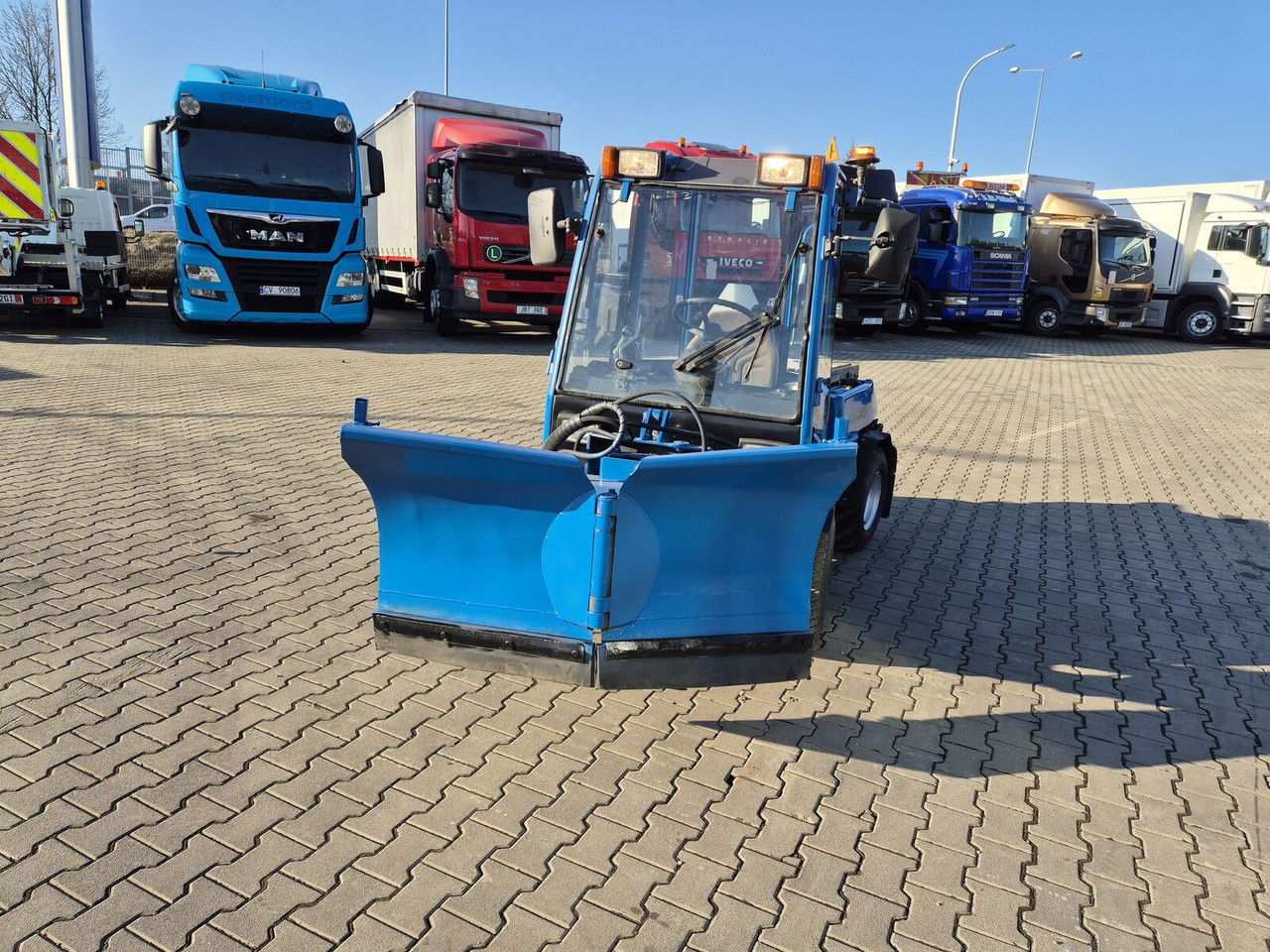Holder C245 4WD / Tool carrier / Snow plow / PTO Front AN D Rear / 4X4 / - Komunalni traktor: slika 3 Holder C245 4WD / Tool carrier / Snow plow / PTO Front AN D Rear / 4X4 / - Komunalni traktor: slika 3