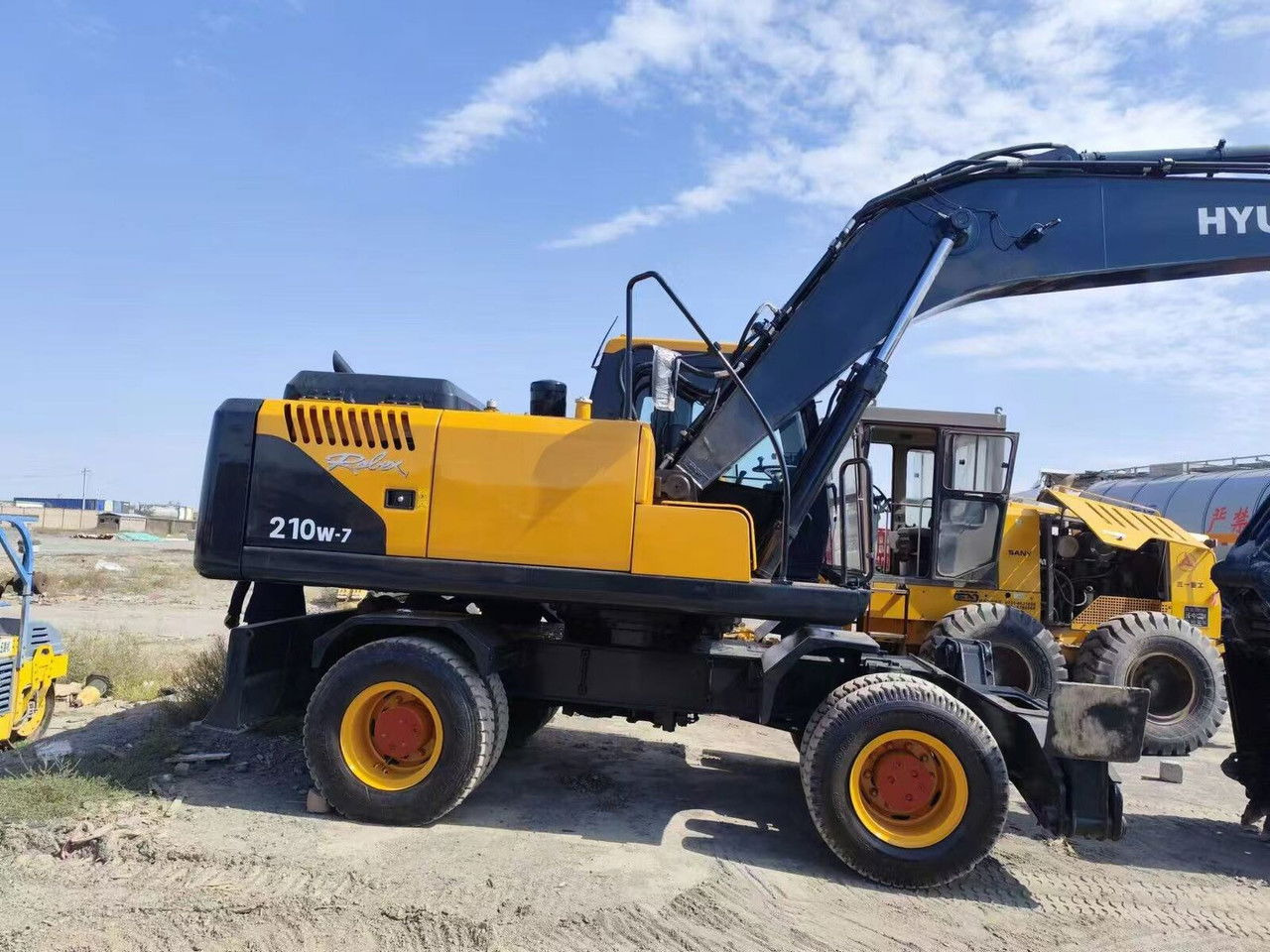 Hyundai R210-7 - Bager točkaš: slika 1 Hyundai R210-7 - Bager točkaš: slika 1