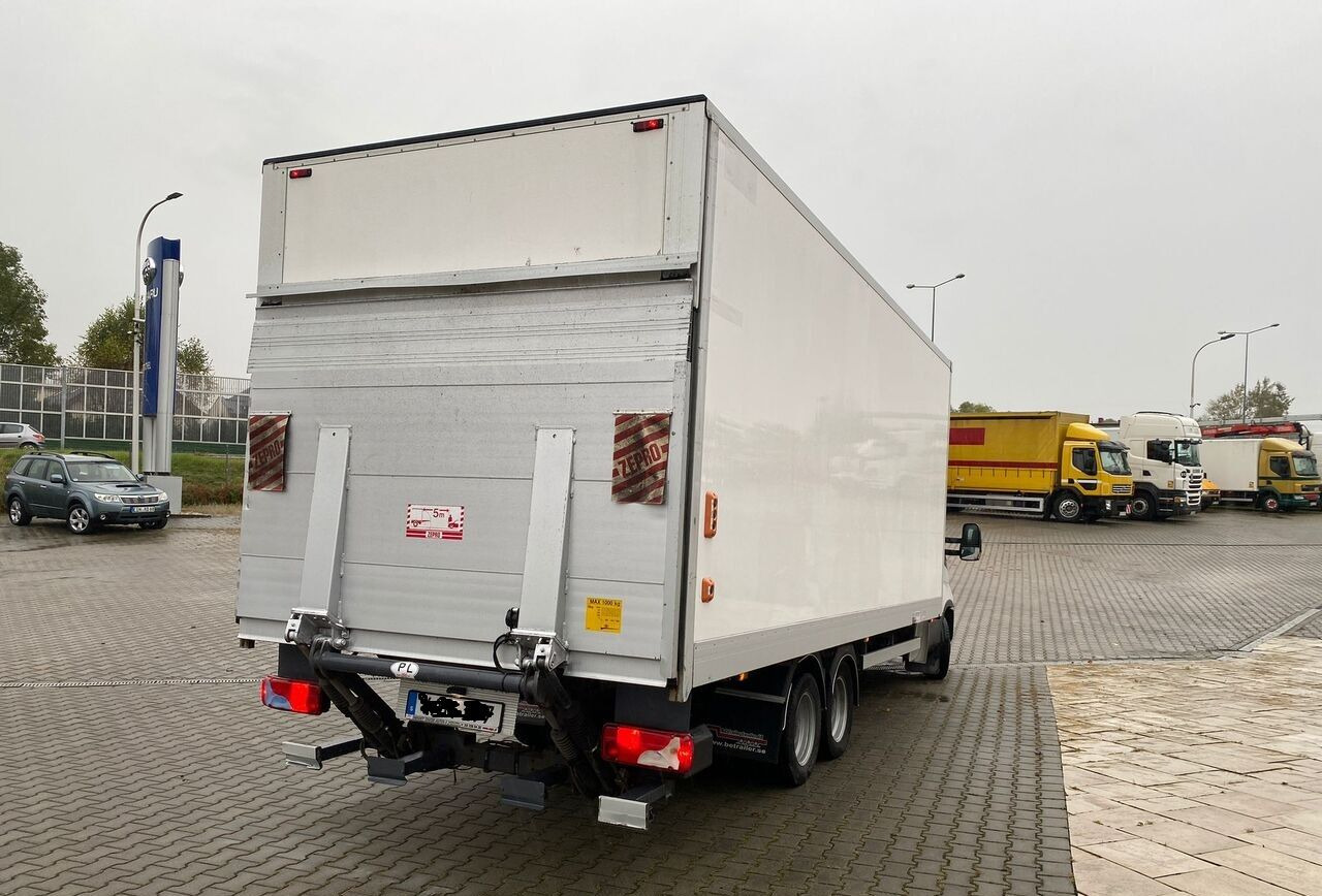 Iveco Daily 35C18 35C180 / Container / Veldhuizen Trailer / 3 Axes / KAT. B+ - Kamion sa zatvorenim sandukom: slika 5 Iveco Daily 35C18 35C180 / Container / Veldhuizen Trailer / 3 Axes / KAT. B+ - Kamion sa zatvorenim sandukom: slika 5