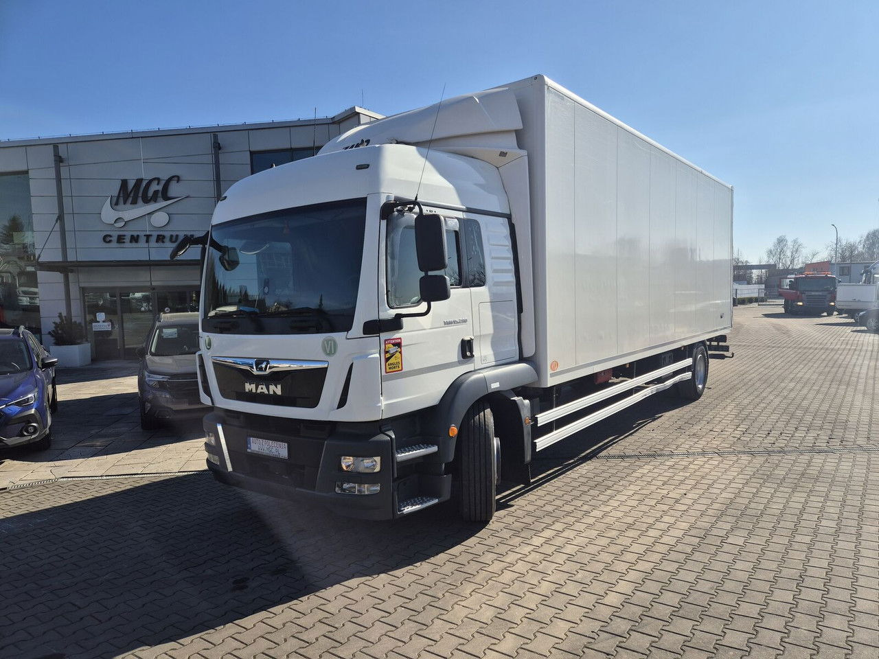 MAN TGM 15.290 High Container / Serviced / 1 Owner - Kamion sa zatvorenim sandukom: slika 1 MAN TGM 15.290 High Container / Serviced / 1 Owner - Kamion sa zatvorenim sandukom: slika 1