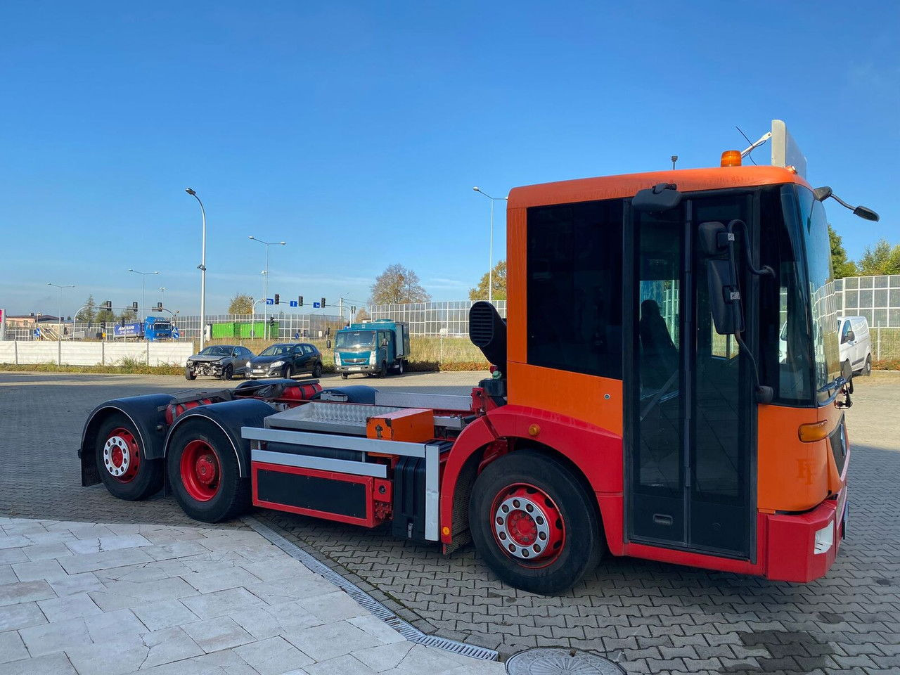 MERCEDES-BENZ Mercedes-Benz Eqonic 2628 - 1 Owner - Euro6 - LOW KM - Kamion sa golom šasijom i zatvorenom kabinom: slika 3 MERCEDES-BENZ Mercedes-Benz Eqonic 2628 - 1 Owner - Euro6 - LOW KM - Kamion sa golom šasijom i zatvorenom kabinom: slika 3