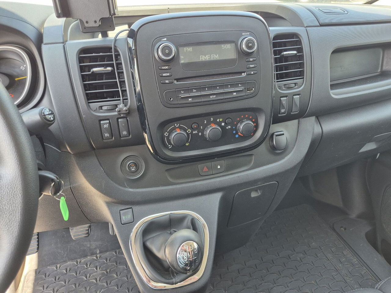 Mali kombi Opel Vivaro 2900 / 125KM / L2H2 Maxi / Mobile Service / 1 Owner: slika 20