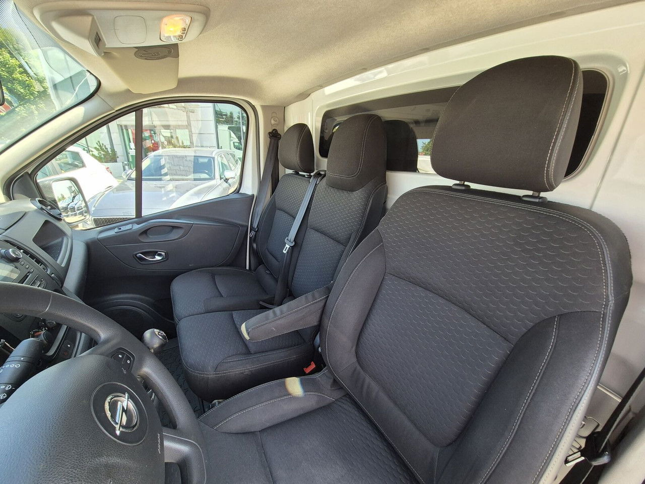Mali kombi Opel Vivaro 2900 / 125KM / L2H2 Maxi / Mobile Service / 1 Owner: slika 18