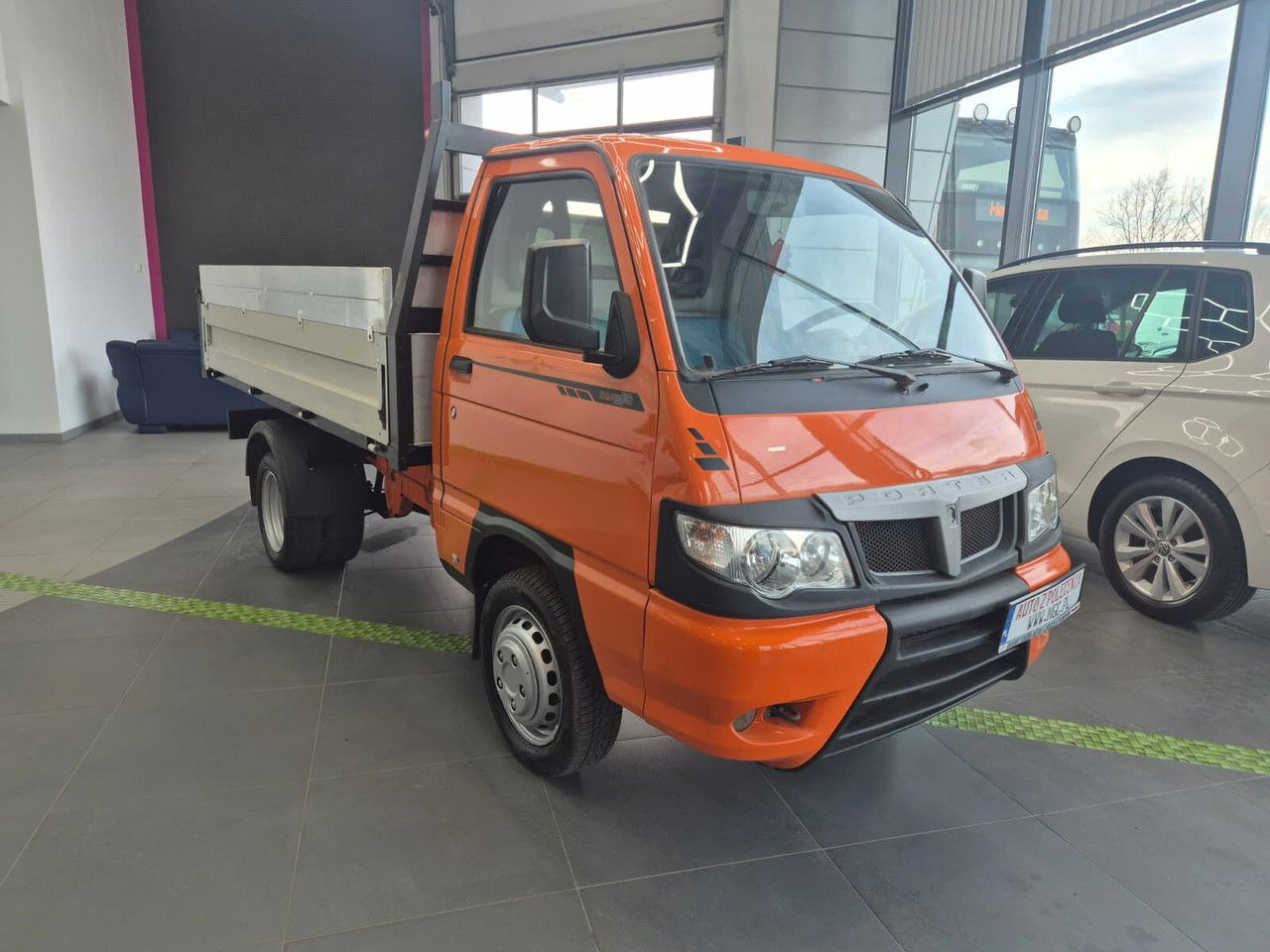Piaggio Porter Maxxi eXtra / Kipper / 1 Owner / LOW KM - Dostavno vozilo kiper: slika 4 Piaggio Porter Maxxi eXtra / Kipper / 1 Owner / LOW KM - Dostavno vozilo kiper: slika 4
