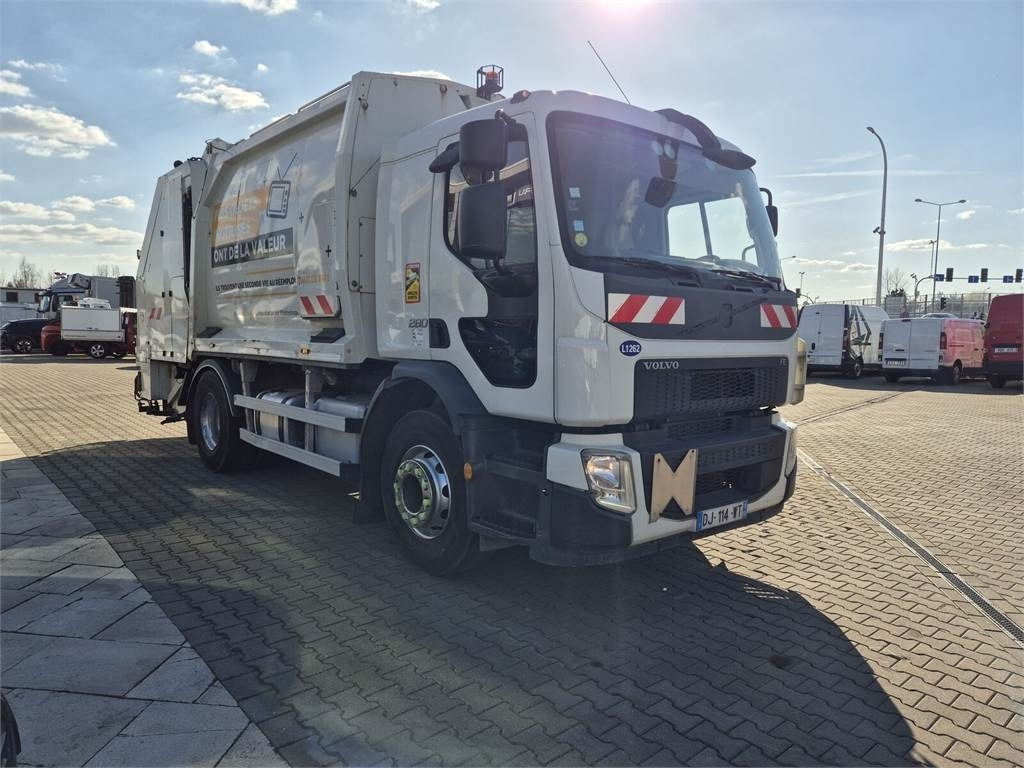 Volvo FE 280 / 13M3 / GEESINKNORBA / EURO 6 / 3 SEATS - Kamion za smeće: slika 4 Volvo FE 280 / 13M3 / GEESINKNORBA / EURO 6 / 3 SEATS - Kamion za smeće: slika 4