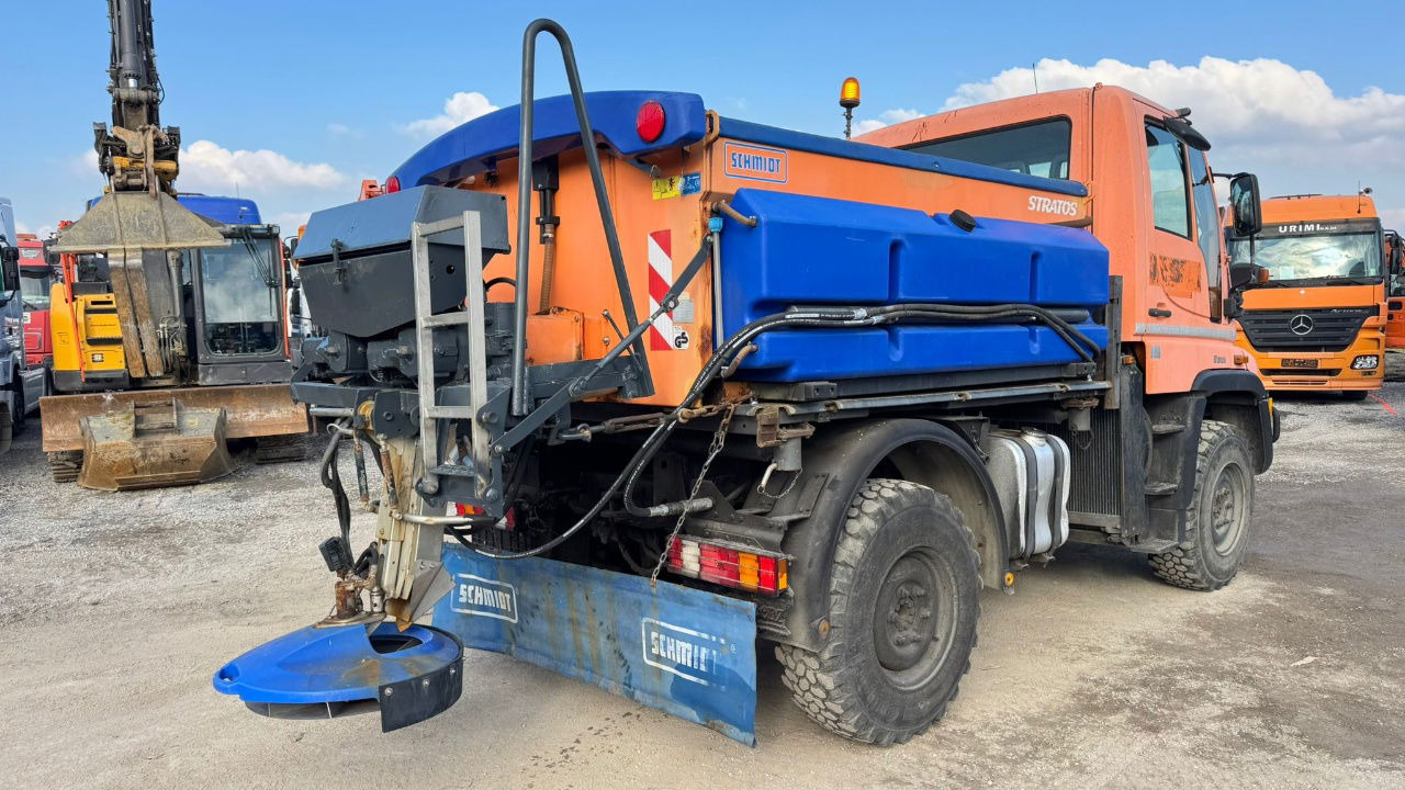 Mercedes-Benz Unimog U300 4x4 - Schmidt salt spreader 3m3 - Kamion: slika 5 Mercedes-Benz Unimog U300 4x4 - Schmidt salt spreader 3m3 - Kamion: slika 5