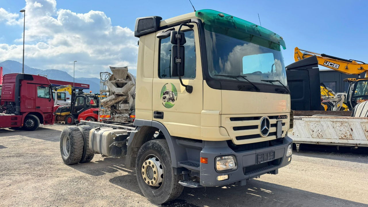 Mercedes-Benz 1832 4x2 chassis - motor brake - full spring - Kamion sa golom šasijom i zatvorenom kabinom: slika 3 Mercedes-Benz 1832 4x2 chassis - motor brake - full spring - Kamion sa golom šasijom i zatvorenom kabinom: slika 3