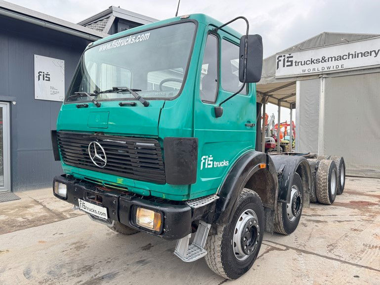 Mercedes-Benz 3025 8x4 chassis - complete spring - Kamion sa golom šasijom i zatvorenom kabinom: slika 1 Mercedes-Benz 3025 8x4 chassis - complete spring - Kamion sa golom šasijom i zatvorenom kabinom: slika 1