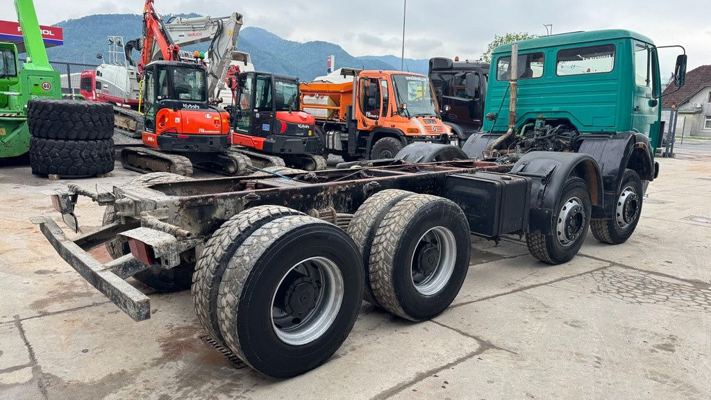 Mercedes-Benz 3025 8x4 chassis - complete spring - Kamion sa golom šasijom i zatvorenom kabinom: slika 5 Mercedes-Benz 3025 8x4 chassis - complete spring - Kamion sa golom šasijom i zatvorenom kabinom: slika 5