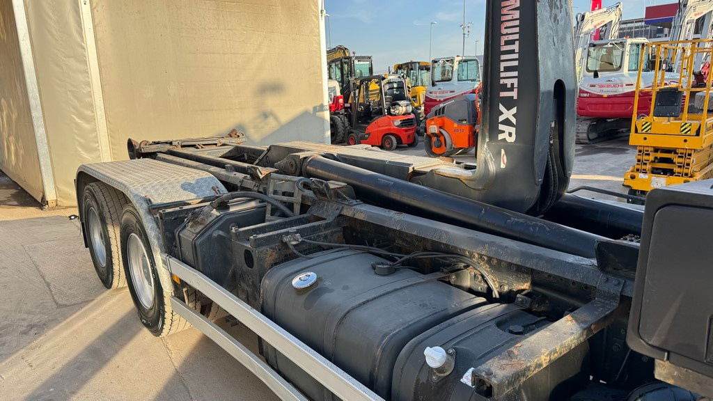 Mercedes-Benz Actros 2641 6x4 hiab abroll tipper - spring complete - Kamion za prevoz kontejnera/ Kamion sa promenjivim sandukom: slika 4 Mercedes-Benz Actros 2641 6x4 hiab abroll tipper - spring complete - Kamion za prevoz kontejnera/ Kamion sa promenjivim sandukom: slika 4