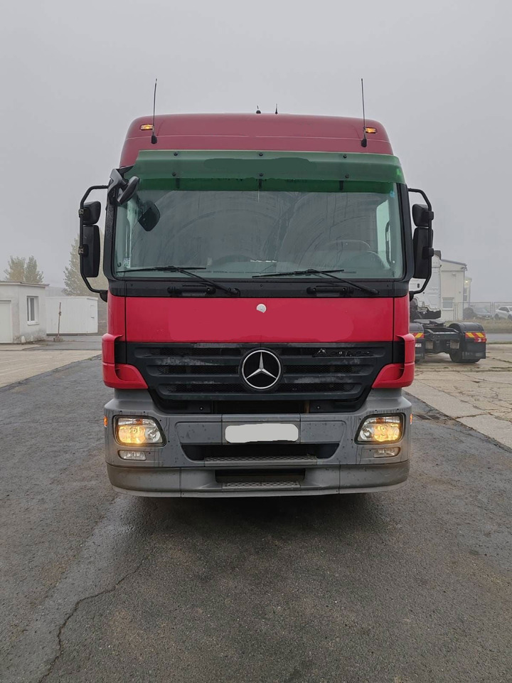 Mercedes-Benz Actros 2644L 6X4 stake body - Palfinger crane PK18500 - Kamion sa tovarnim sandukom: slika 3 Mercedes-Benz Actros 2644L 6X4 stake body - Palfinger crane PK18500 - Kamion sa tovarnim sandukom: slika 3