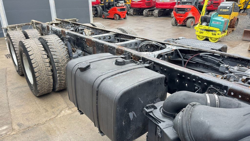 Mercedes-Benz Actros 3331 B 6x4 chassis - big axle - Kamion sa golom šasijom i zatvorenom kabinom: slika 3 Mercedes-Benz Actros 3331 B 6x4 chassis - big axle - Kamion sa golom šasijom i zatvorenom kabinom: slika 3