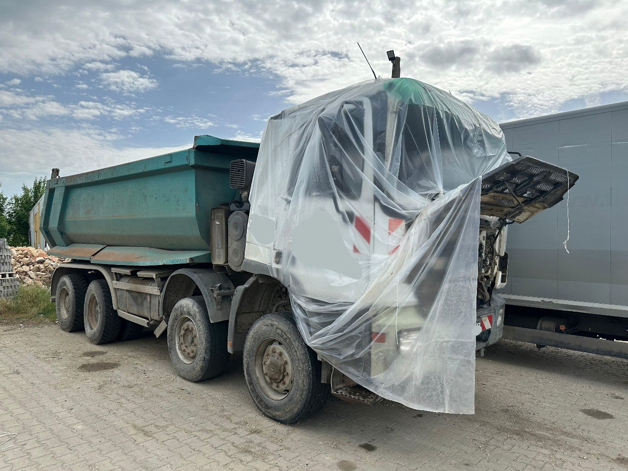 Mercedes-Benz Actros 4141 K 8x6 mulda tipper - damaged - Istovarivač: slika 1 Mercedes-Benz Actros 4141 K 8x6 mulda tipper - damaged - Istovarivač: slika 1