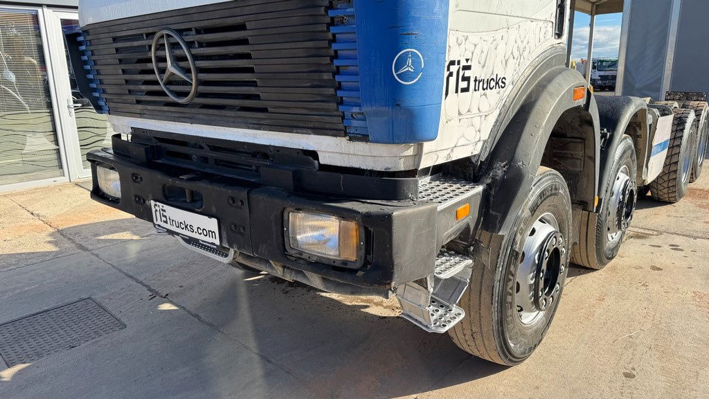Mercedes-Benz SK 3234 8x4 chassis - Kamion sa golom šasijom i zatvorenom kabinom: slika 2 Mercedes-Benz SK 3234 8x4 chassis - Kamion sa golom šasijom i zatvorenom kabinom: slika 2