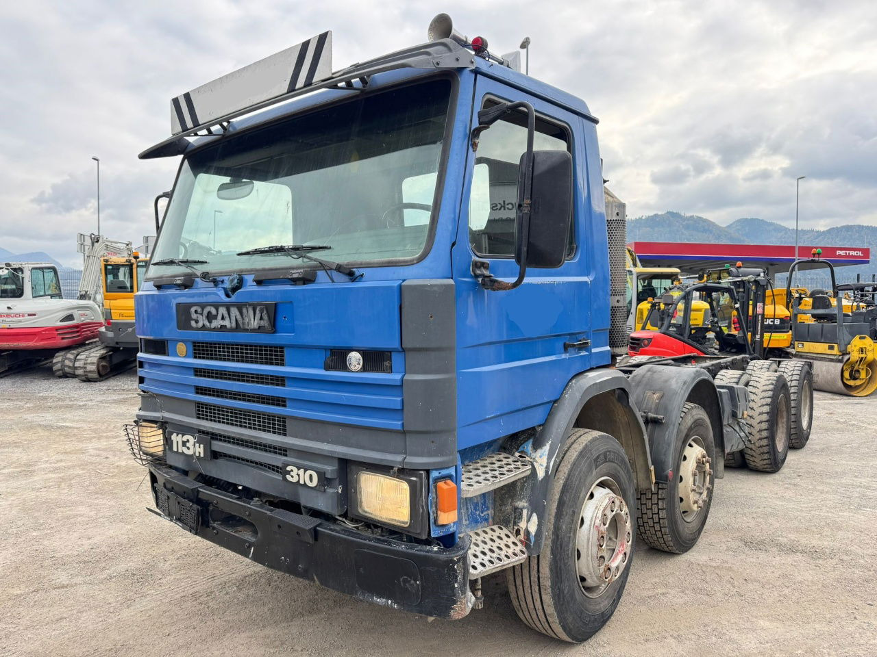 Scania 113H 310 8x4 chassis - full spring - Kamion sa golom šasijom i zatvorenom kabinom: slika 1 Scania 113H 310 8x4 chassis - full spring - Kamion sa golom šasijom i zatvorenom kabinom: slika 1