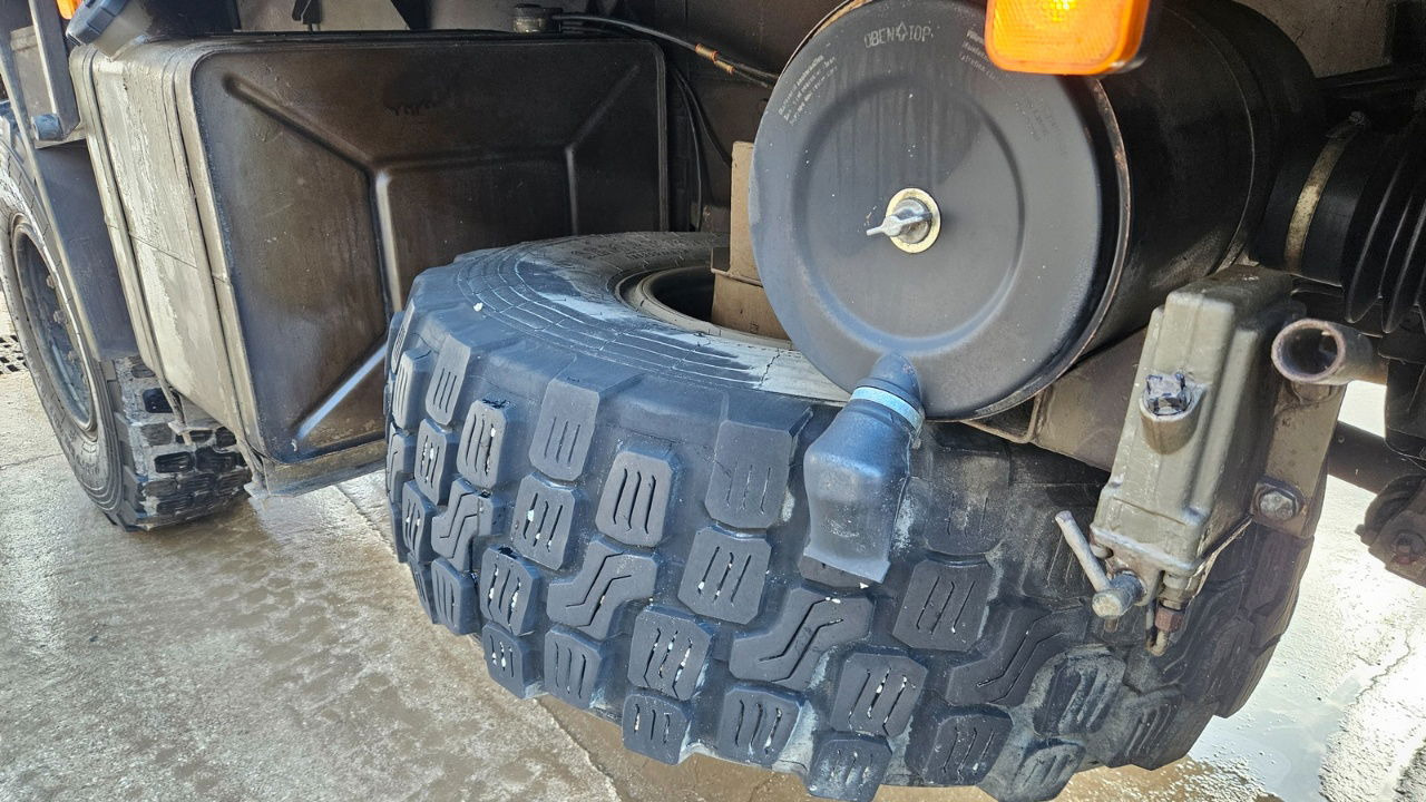 Kamion sa ceradom Steyr 12M18 4X4 stake body - truck: slika 13 Kamion sa ceradom Steyr 12M18 4X4 stake body - truck: slika 13