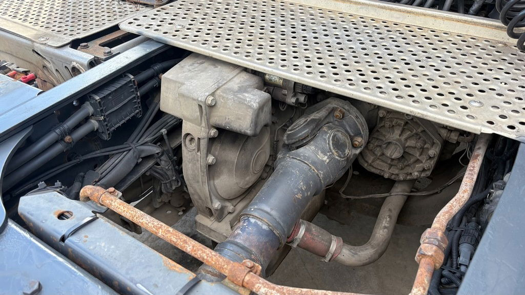 Mercedes-Benz Actros 1846 L 4x2 tractor unit - retarder - Tegljač: slika 4 Mercedes-Benz Actros 1846 L 4x2 tractor unit - retarder - Tegljač: slika 4