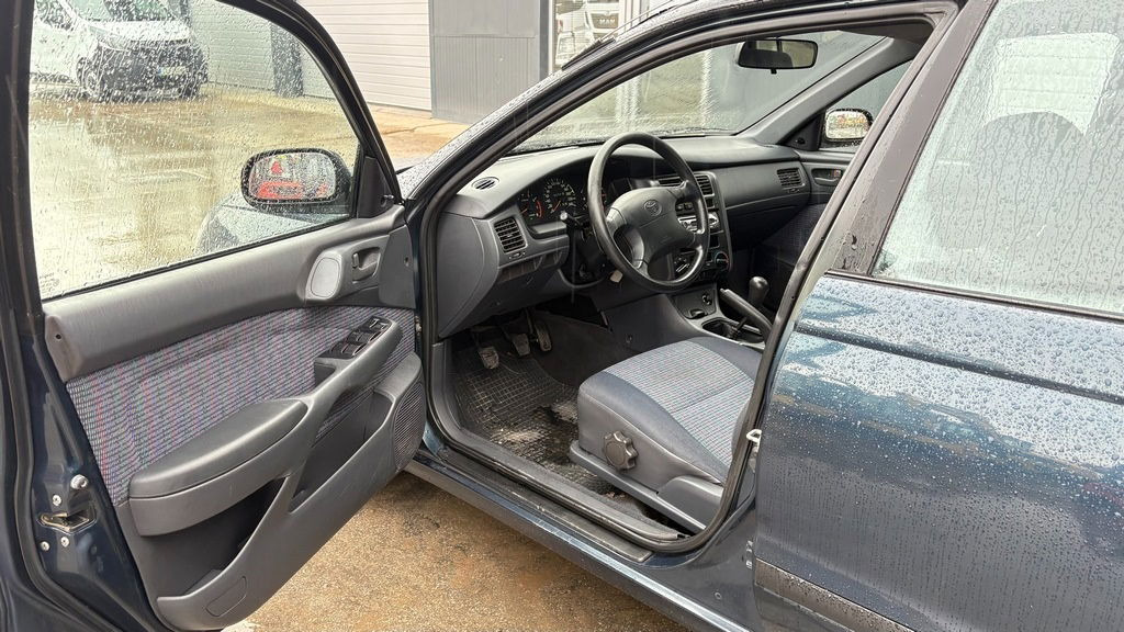 Lizing Toyota Carina 1.6 - Petrol - 5 Doors Toyota Carina 1.6 - Petrol - 5 Doors: slika 9 Lizing Toyota Carina 1.6 - Petrol - 5 Doors Toyota Carina 1.6 - Petrol - 5 Doors: slika 9