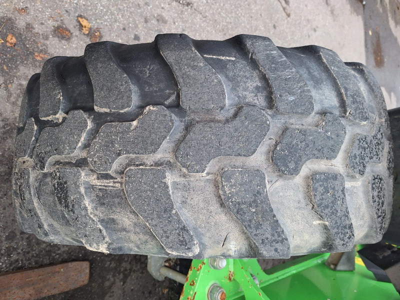 Utovarivač točkaš Yanmar V80: slika 10