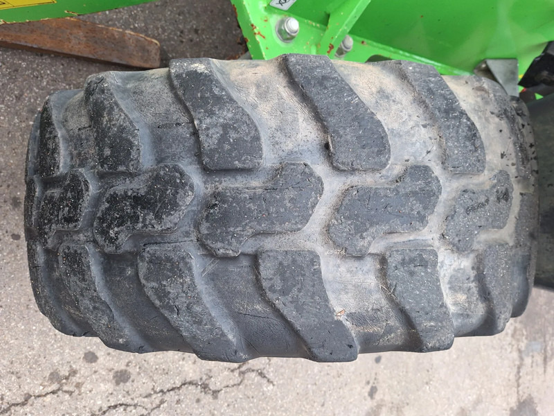 Utovarivač točkaš Yanmar V80: slika 9