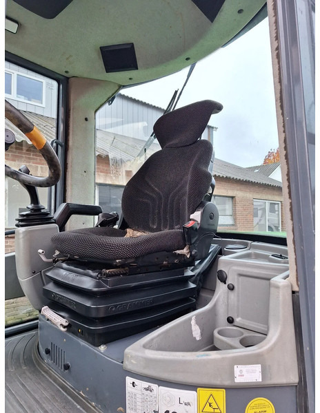 Utovarivač točkaš Yanmar V80: slika 16