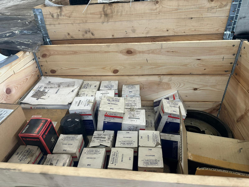 Mitsubishi Canter Fuso, Pajero, L200, L300, L400 8000 pcs. NEW !!! - Rezervni deo: slika 1 Mitsubishi Canter Fuso, Pajero, L200, L300, L400 8000 pcs. NEW !!! - Rezervni deo: slika 1