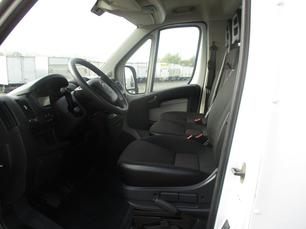 Dostavno vozilo s ravnom platformom Citroën Jumper 2,0 BlueHDi: slika 12 Dostavno vozilo s ravnom platformom Citroën Jumper 2,0 BlueHDi: slika 12