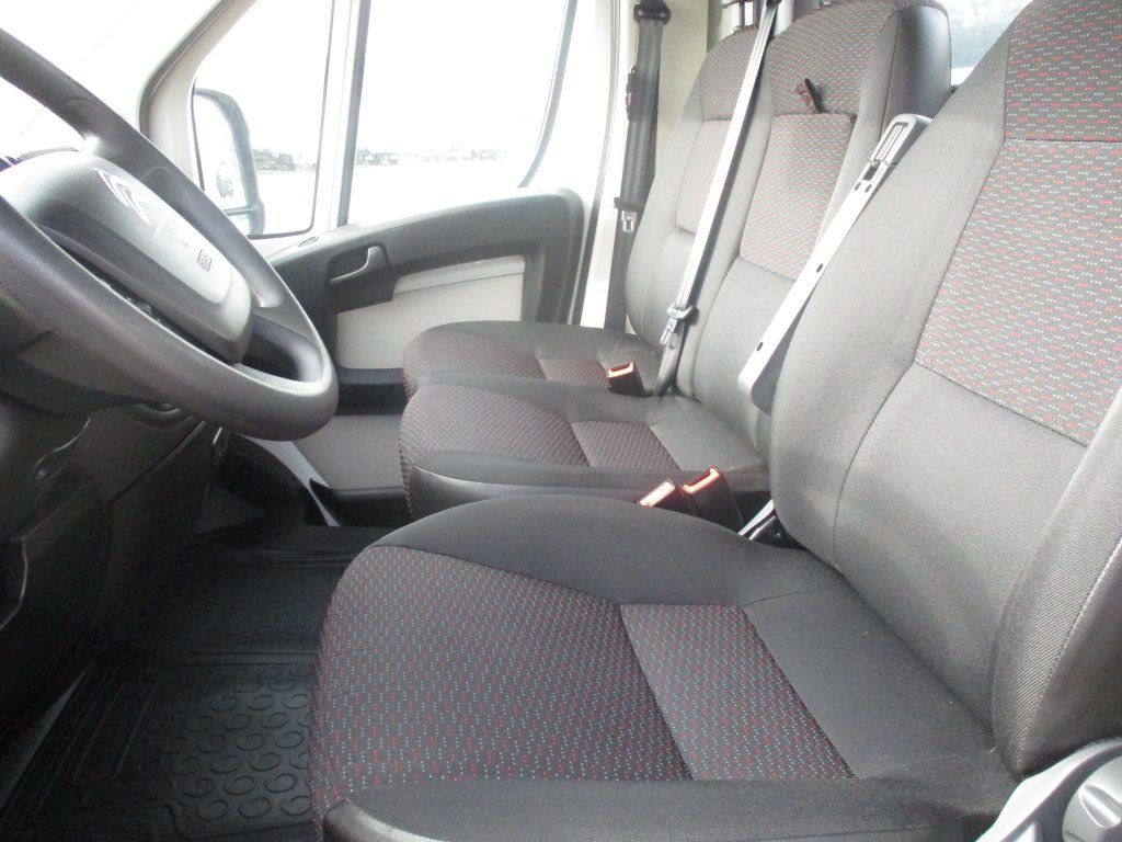 Dostavno vozilo s ravnom platformom Citroën Jumper 2,0 BlueHDi: slika 13 Dostavno vozilo s ravnom platformom Citroën Jumper 2,0 BlueHDi: slika 13