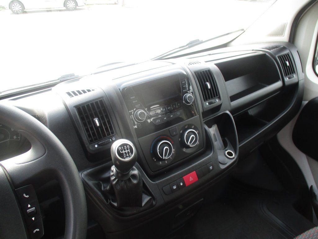 Dostavno vozilo s ravnom platformom Citroën Jumper 2,0 BlueHDi: slika 15 Dostavno vozilo s ravnom platformom Citroën Jumper 2,0 BlueHDi: slika 15