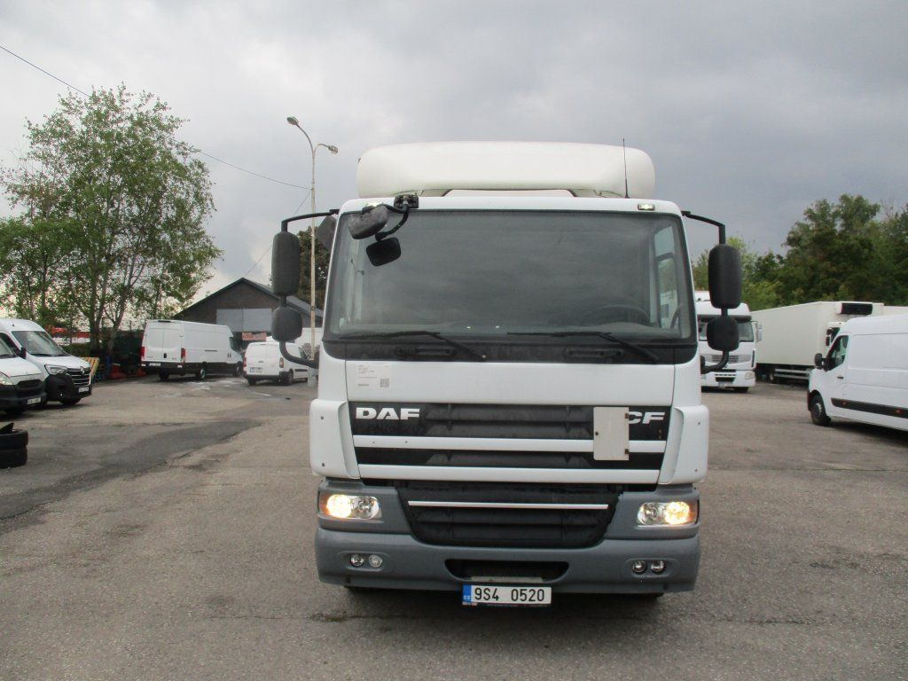 DAF CF 75.310 - Kamion sa zatvorenim sandukom: slika 2 DAF CF 75.310 - Kamion sa zatvorenim sandukom: slika 2
