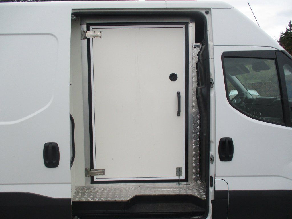 Iveco Daily 35C16 - Dostavno vozilo hladnjača: slika 4 Iveco Daily 35C16 - Dostavno vozilo hladnjača: slika 4