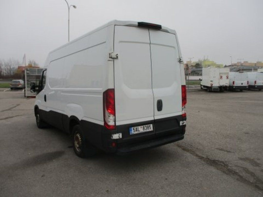 Iveco Daily 35S15V - Furgon: slika 2 Iveco Daily 35S15V - Furgon: slika 2
