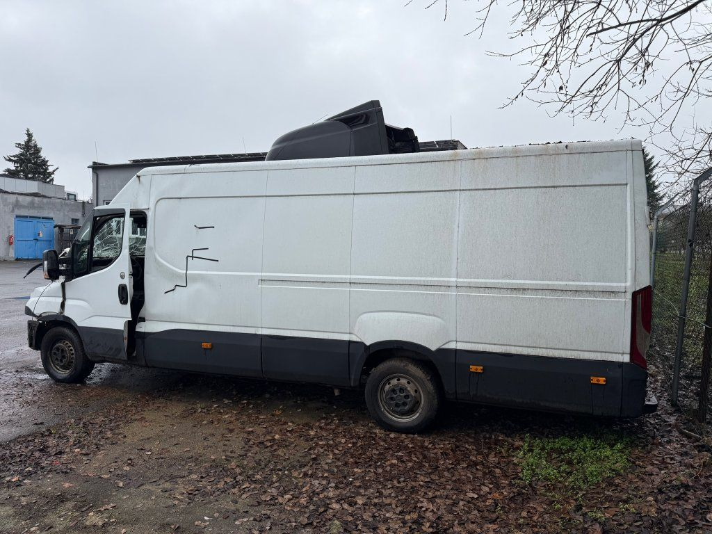 Iveco Daily 35S16 maxi Damaged - Furgon: slika 5 Iveco Daily 35S16 maxi Damaged - Furgon: slika 5