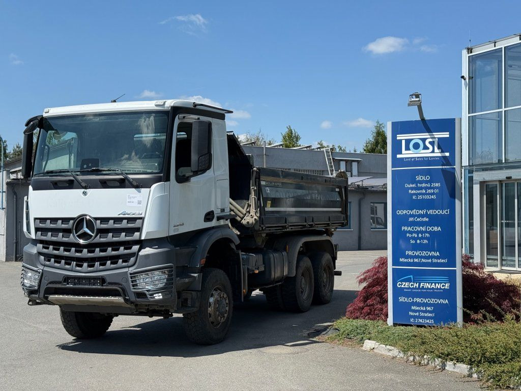 Mercedes-Benz 3343 Arocs 6x6 S3 EURO 6 - Istovarivač: slika 2 Mercedes-Benz 3343 Arocs 6x6 S3 EURO 6 - Istovarivač: slika 2
