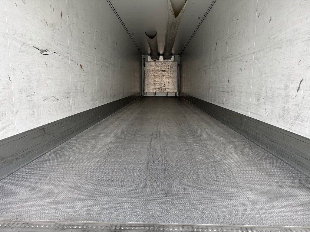 Poluprikolica sa zatvorenim sandukom Schmitz Cargobull SKO24 Carrier Vector 1550: slika 18