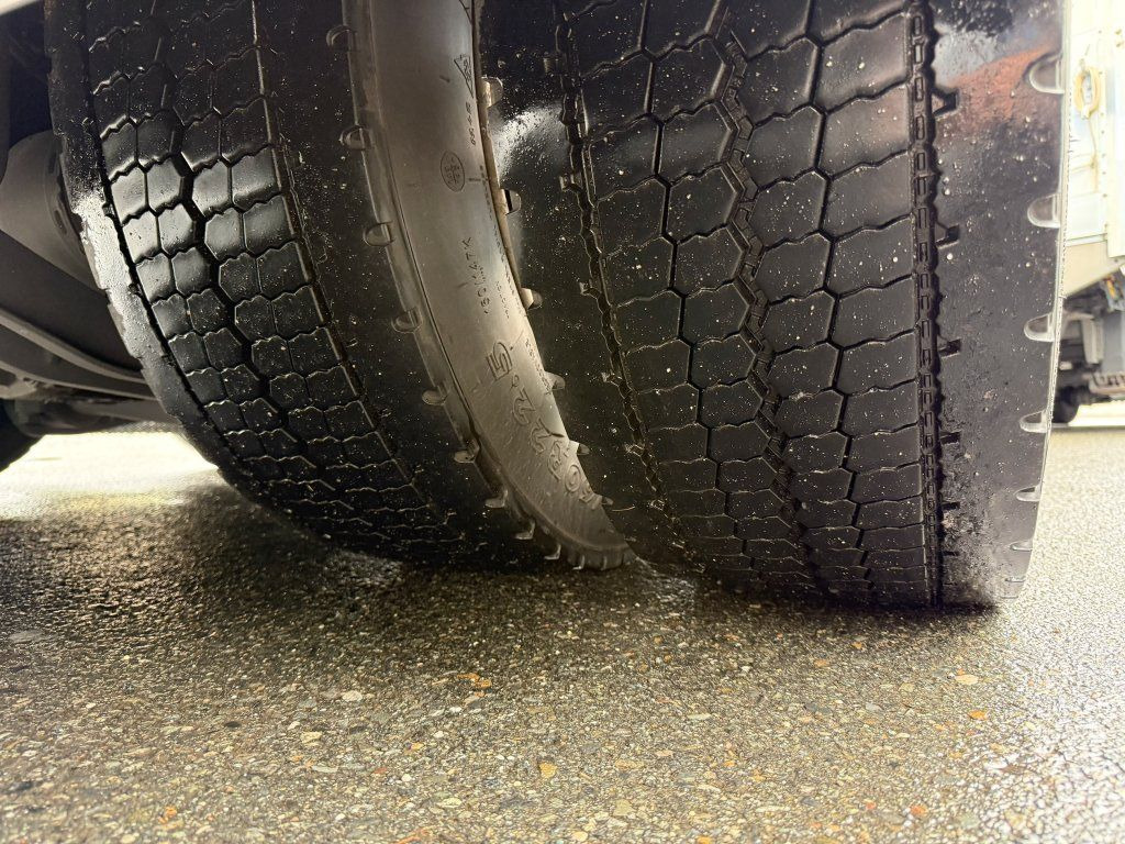 Kamion sa ceradom Volvo FH500 6x2 Euro 6 + Schmitz: slika 8