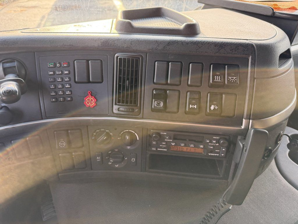 Kamion sa ceradom Volvo FM260 EURO 3: slika 18