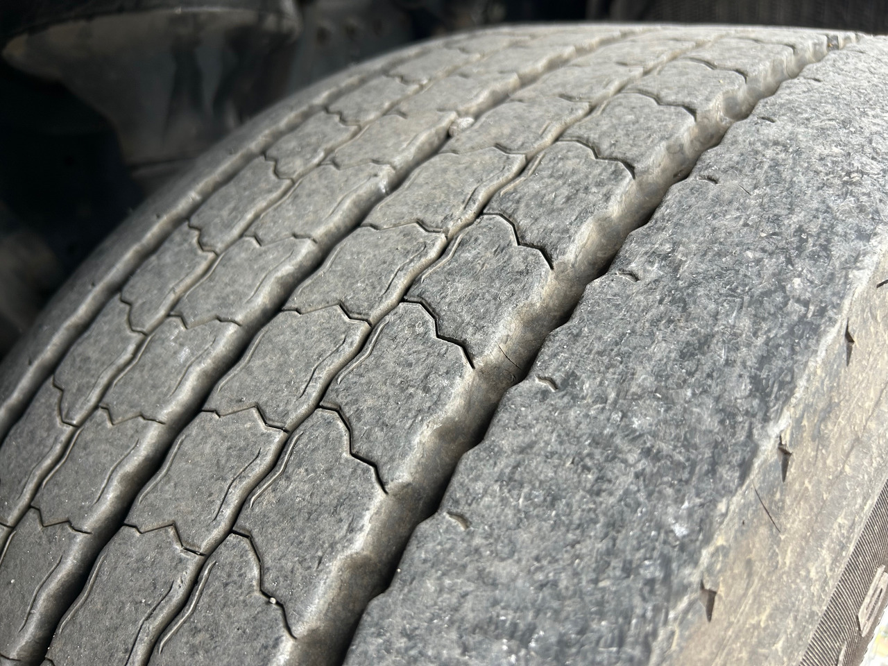 Kamion sa golom šasijom i zatvorenom kabinom MAN TGX 26.460 / ACC / BDF MULTI / E6 / LOWDECK: slika 10