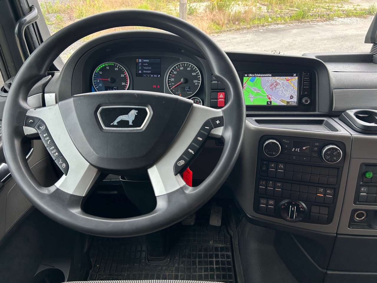 Kamion sa golom šasijom i zatvorenom kabinom MAN TGX 26.460 / ACC / BDF MULTI / E6 / LOWDECK: slika 12
