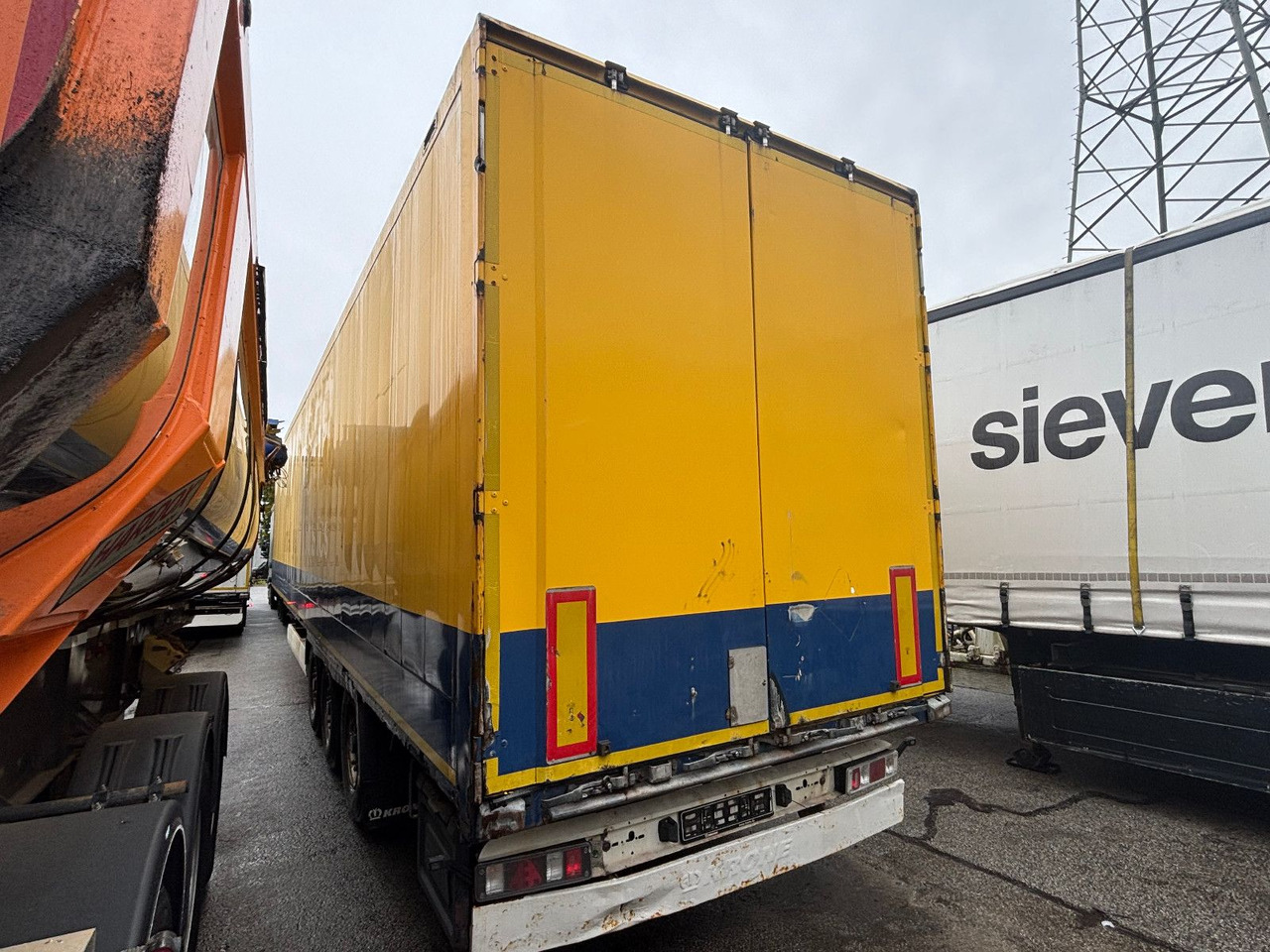 Krone SD Textilkoffer/Luft/Scheibe - Poluprikolica sa zatvorenim sandukom: slika 5 Krone SD Textilkoffer/Luft/Scheibe - Poluprikolica sa zatvorenim sandukom: slika 5