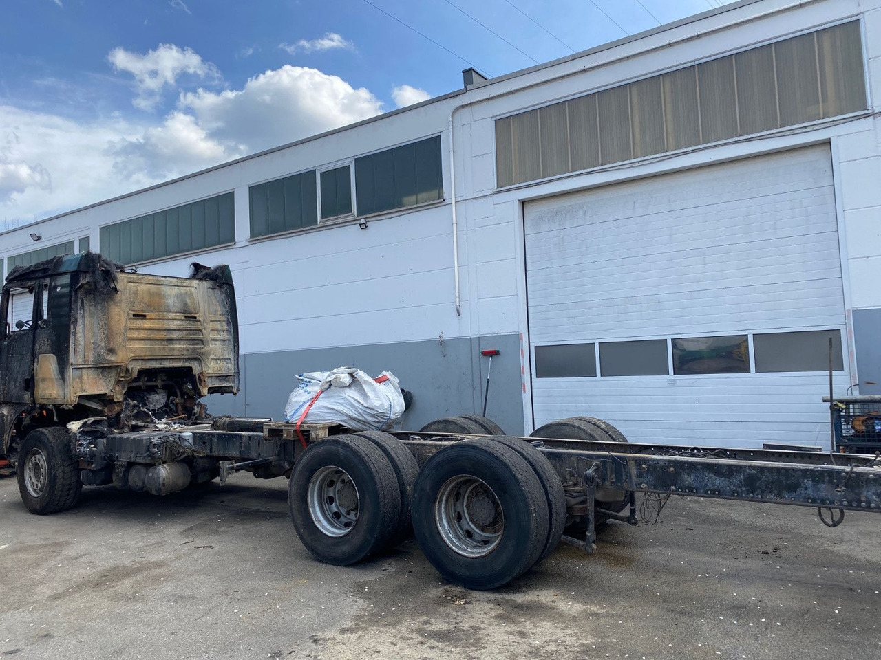 MAN TGX 26.580 6x4 - Kamion sa golom šasijom i zatvorenom kabinom: slika 3 MAN TGX 26.580 6x4 - Kamion sa golom šasijom i zatvorenom kabinom: slika 3